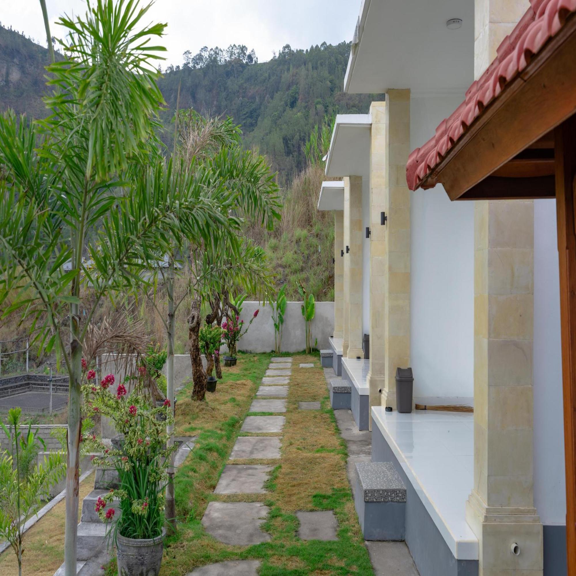 Batur Kencana Villa Mitra Reddoorz Baturaja  Екстериор снимка